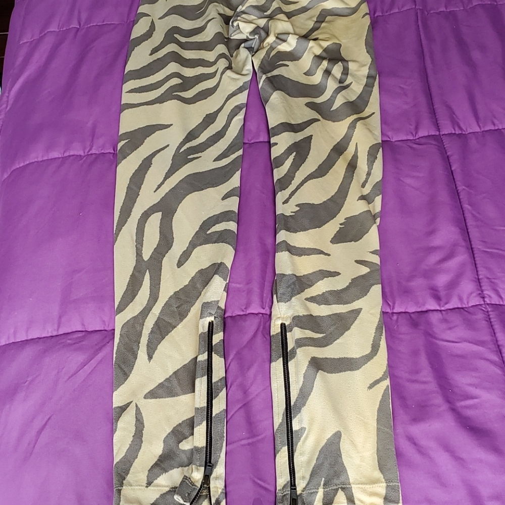 Vintage Spell Leggings - Picture 6 of 11